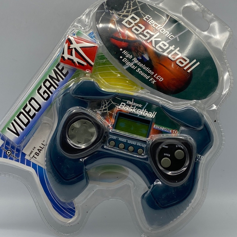 TOY QUEST ELECTRONIC BASKETBALL HANDHELD VIDEO GAME, BRAND NEW